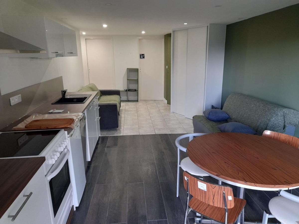 A 5 Mns Du Puy De Dome Avec Vue Imprenable Studio Rez De Jardin 24M2 Neuf A Laschamps Saint-Genes-Champanelle Bagian luar foto